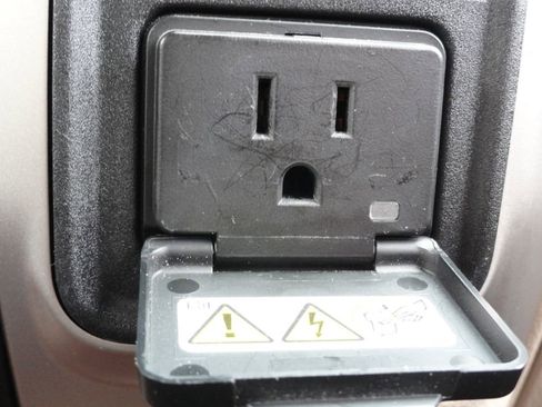 Used 2015 RAM 1500 Outdoorsman image 16