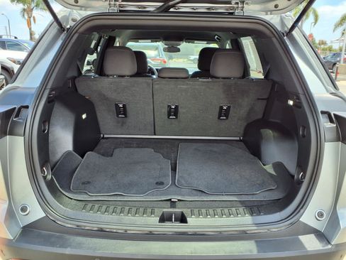 Used 2025 Chevrolet Equinox LT FWD image 8