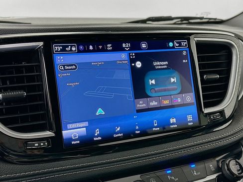 Certified 2025 Chrysler Pacifica Limited FWD image 24