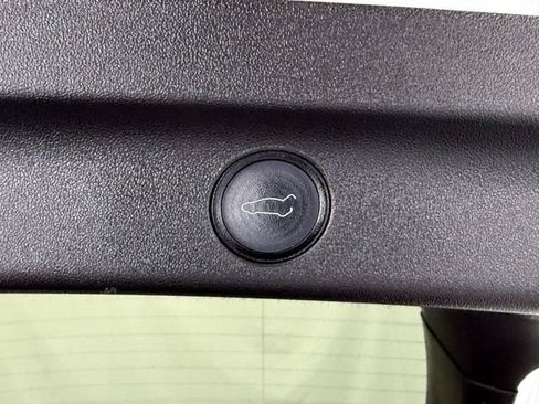 Used 2021 Tesla Model Y Long Range AWD/4WD image 5
