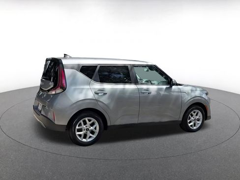 Used 2025 Kia Soul LX w/ LX Technology Package FWD image 14