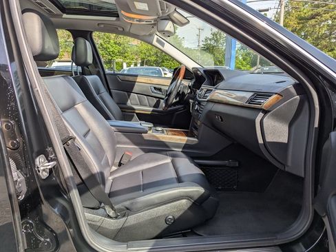 Used 2010 Mercedes-Benz E 350 4MATIC Sedan image 34