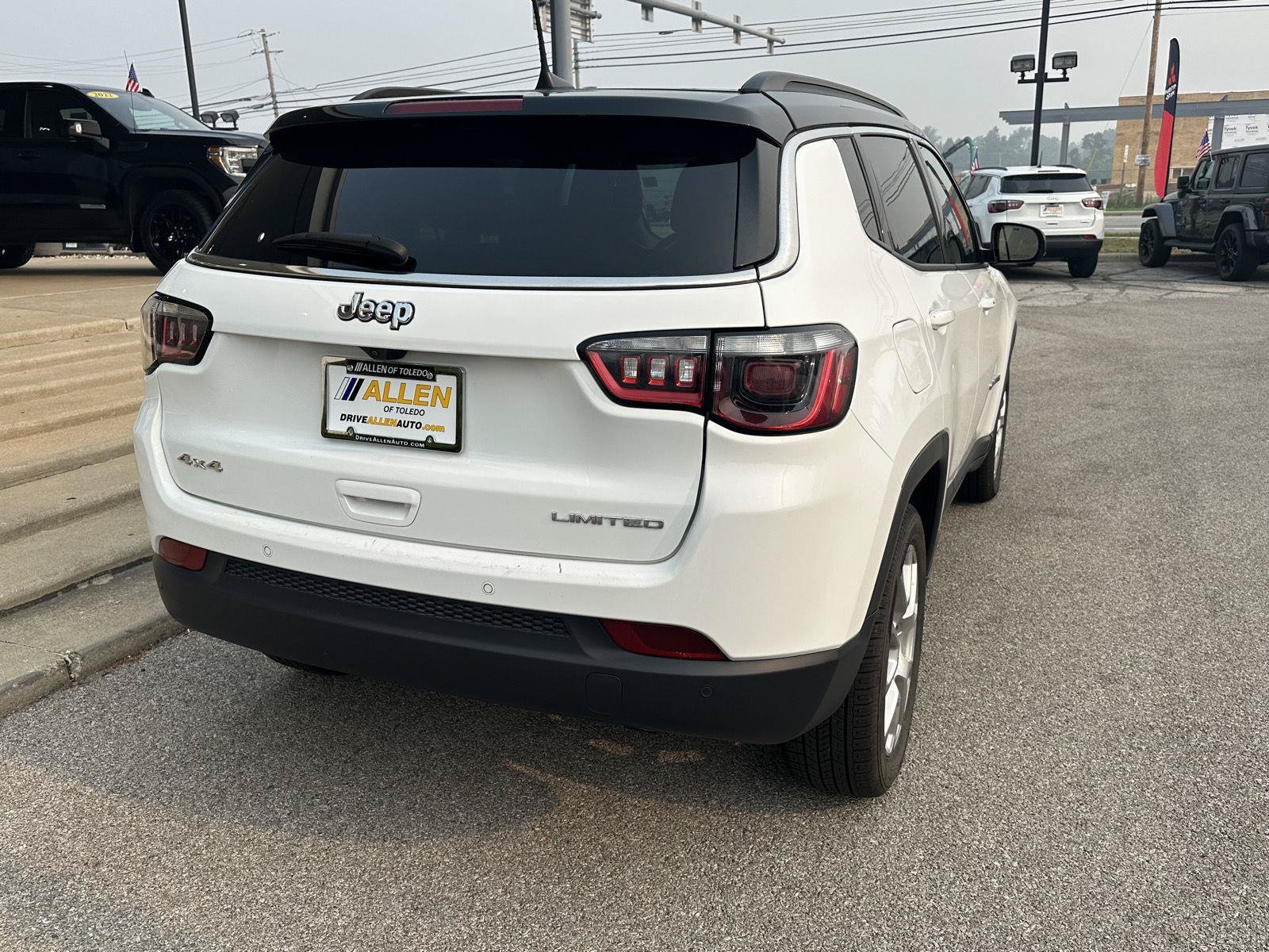 Used 2025 Jeep Compass Limited AWD/4WD image 10