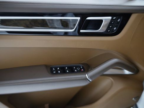 Certified 2023 Porsche Cayenne Turbo S AWD/4WD image 19