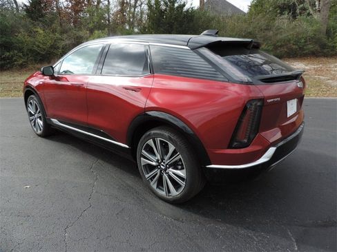 New 2026 Cadillac Optiq Luxury 2 image 7