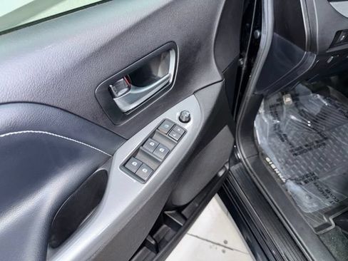 Used 2018 Toyota Sienna SE FWD image 14