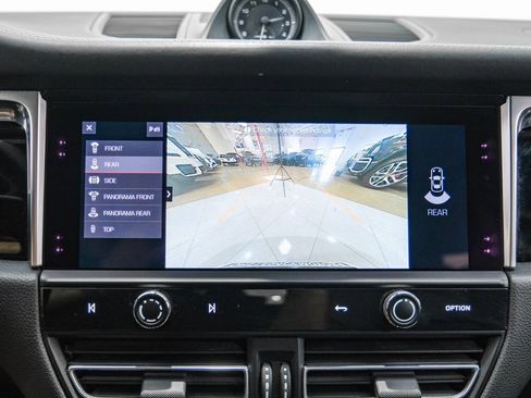 Used 2022 Porsche Macan image 20