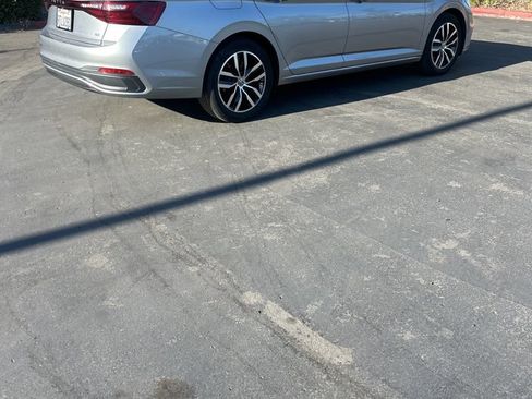 Used 2025 Volkswagen Jetta SE FWD image 6