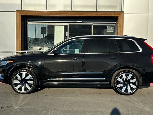 Certified 2023 Volvo XC90 T8 Ultimate w/ Lounge Package image 6