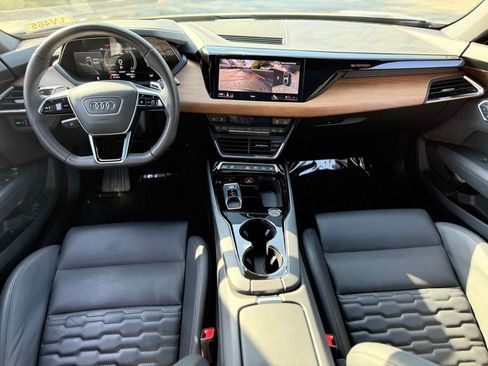 Used 2023 Audi e-tron GT Prestige w/ Prestige Package image 22