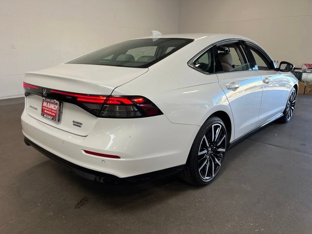 Used 2024 Honda Accord Touring image 3