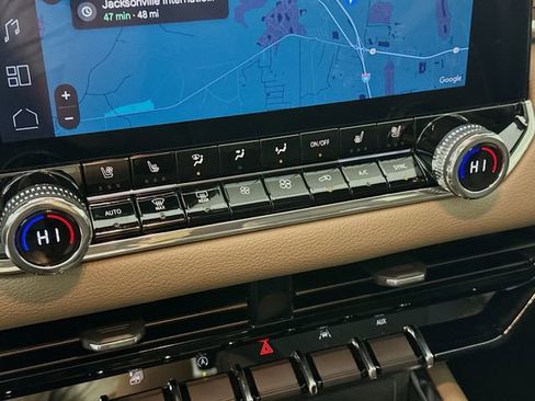 Used 2024 GMC Canyon Denali image 19