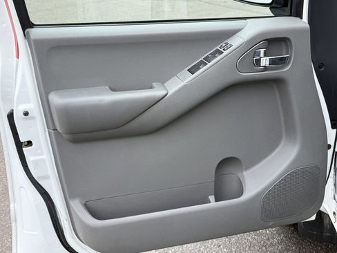 Used 2013 Nissan Frontier Desert Runner image 10