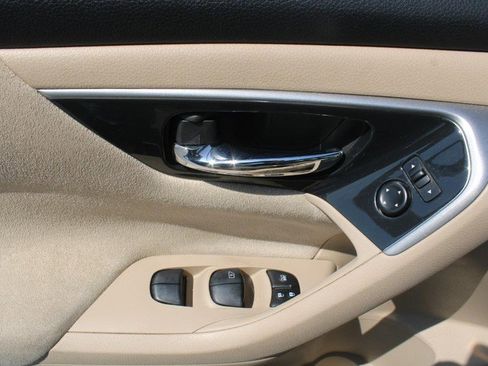 Used 2013 Nissan Altima 2.5 SV image 15