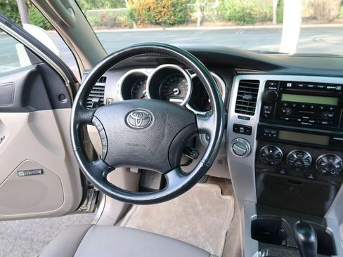 Used 2004 Toyota 4Runner Limited image 21