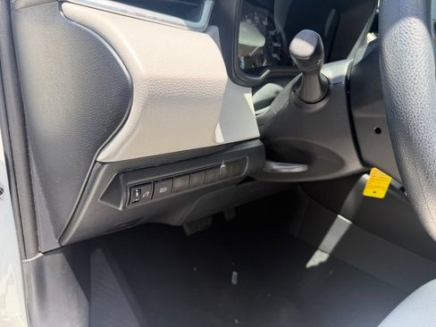 Used 2021 Toyota Corolla L FWD image 19