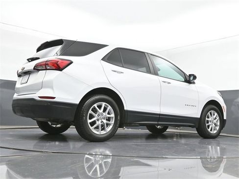 Used 2023 Chevrolet Equinox LS image 42