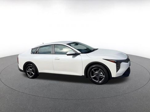 Used 2025 Kia K4 LXS image 2