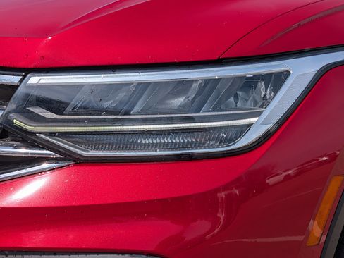 Certified 2022 Volkswagen Tiguan SE image 16