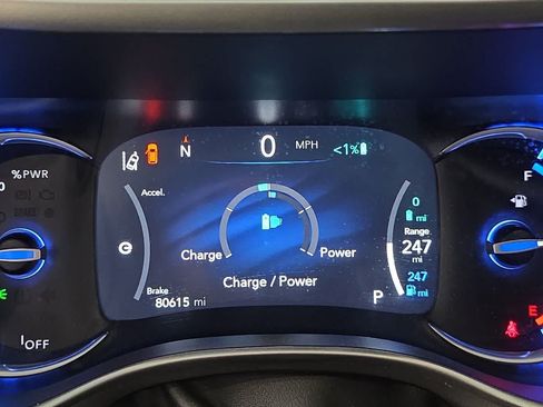 Used 2023 Chrysler Pacifica Touring-L FWD image 25