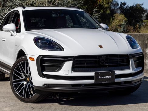 Certified 2025 Porsche Macan AWD/4WD image 9