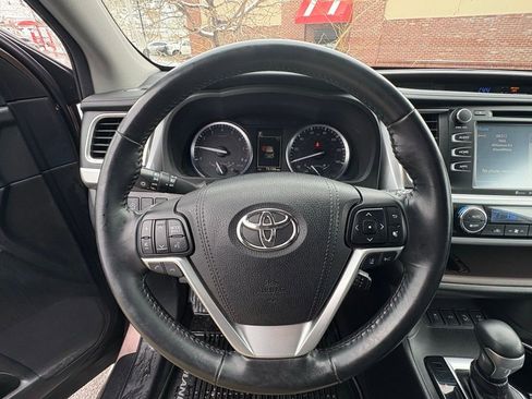 Used 2018 Toyota Highlander XLE image 4