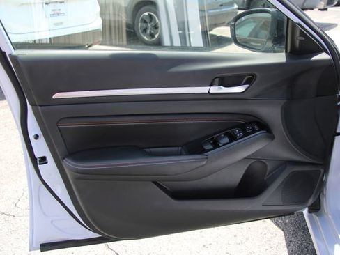 Certified 2023 Nissan Altima 2.5 SR w/ SR Premium Package FWD image 13