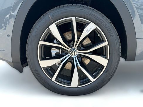 New 2026 Volkswagen Atlas Cross Sport SEL Premium R-Line AWD/4WD image 11