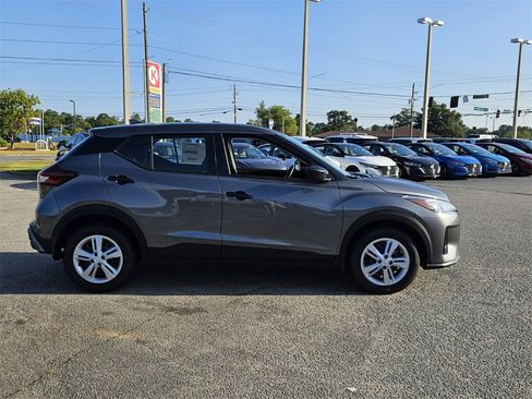 New 2025 Nissan Kicks Play S image 11