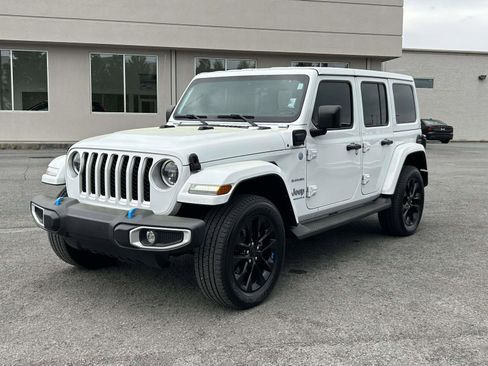 Used 2023 Jeep Wrangler Unlimited Sahara w/ Cold Weather Group AWD/4WD image 7