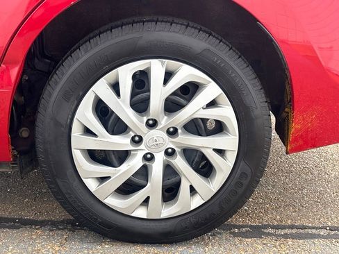 Used 2017 Toyota Corolla LE image 23