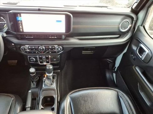 Used 2024 Jeep Wrangler Unlimited Sahara image 16