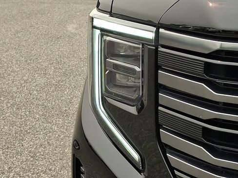 Used 2025 GMC Sierra 1500 AT4 w/ AT4 Premium Package AWD/4WD image 29