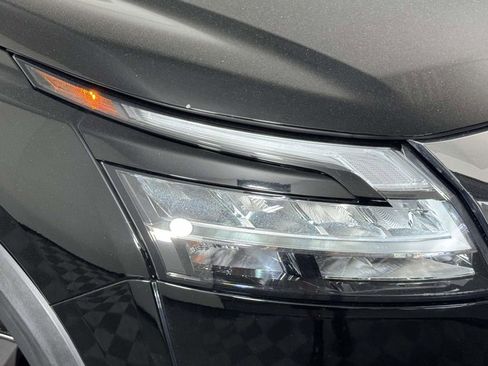 Used 2022 Nissan Pathfinder SV AWD/4WD image 15