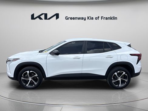Used 2025 Chevrolet Trax RS FWD image 4