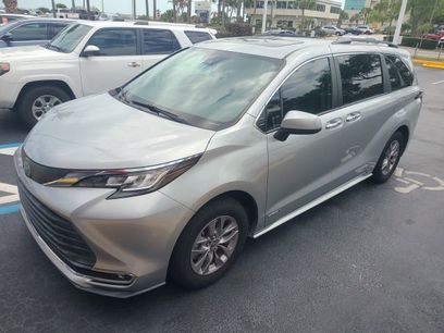 Used 2021 Toyota Sienna XLE