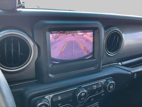 Used 2019 Jeep Wrangler Sport AWD/4WD image 23