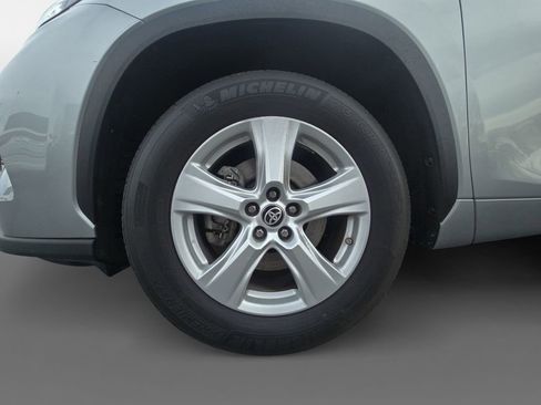 Used 2023 Toyota Highlander LE image 15