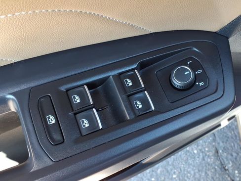 Certified 2022 Volkswagen Atlas Cross Sport SE w/ Black Wheel Package image 18