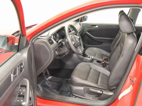 Used 2012 Volkswagen Jetta SE image 2