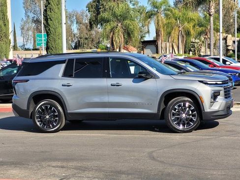 New 2026 Chevrolet Traverse LT FWD image 3