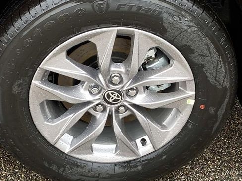 New 2026 Toyota Sienna XLE image 5