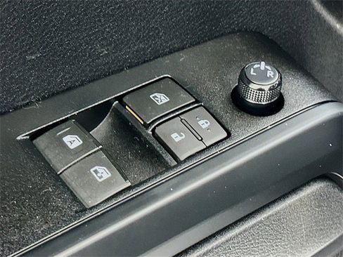 Used 2020 Toyota Tacoma SR w/ SX Package image 18