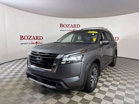 Used 2025 Nissan Pathfinder SL AWD/4WD image 4