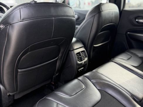 Used 2019 Jeep Cherokee Latitude Plus w/ Cold Weather Group image 4