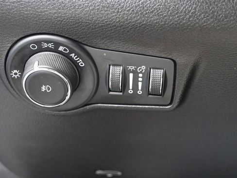 Used 2025 Jeep Compass Limited AWD/4WD image 35