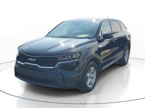 Used 2023 Kia Sorento LX FWD image 2