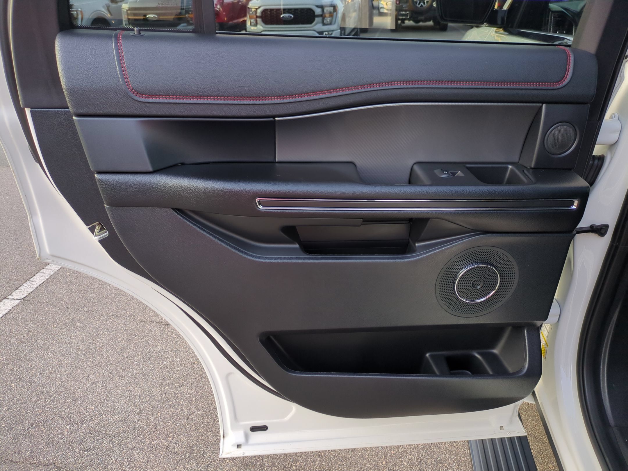 Used 2021 Ford Expedition Limited AWD/4WD image 32