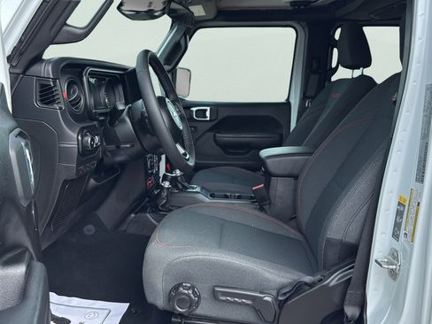 Certified 2026 Jeep Wrangler Unlimited Rubicon AWD/4WD image 20