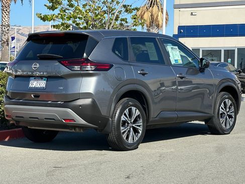 Used 2023 Nissan Rogue SV FWD image 4